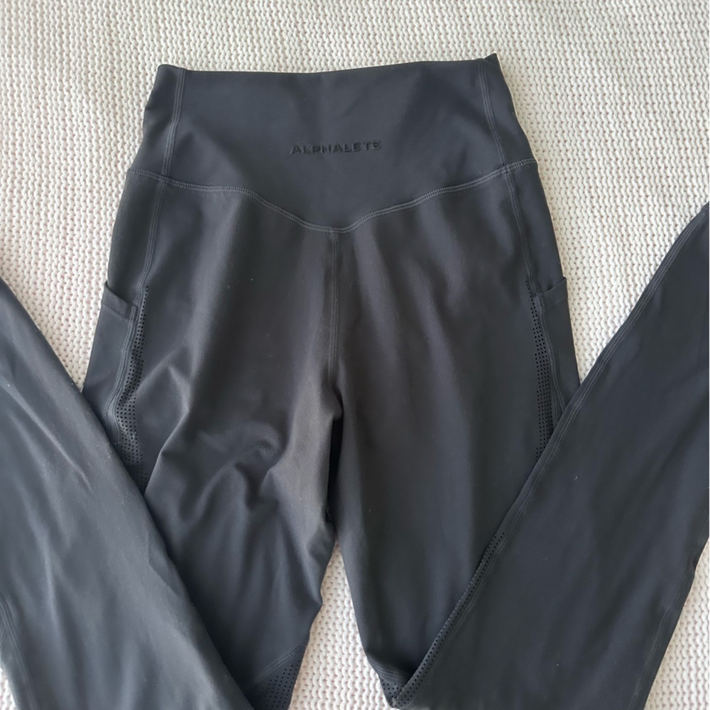 Alphalete Surface Pocket Laser Cut Leggings Dark Grey Size Small - Picture 3 of 10